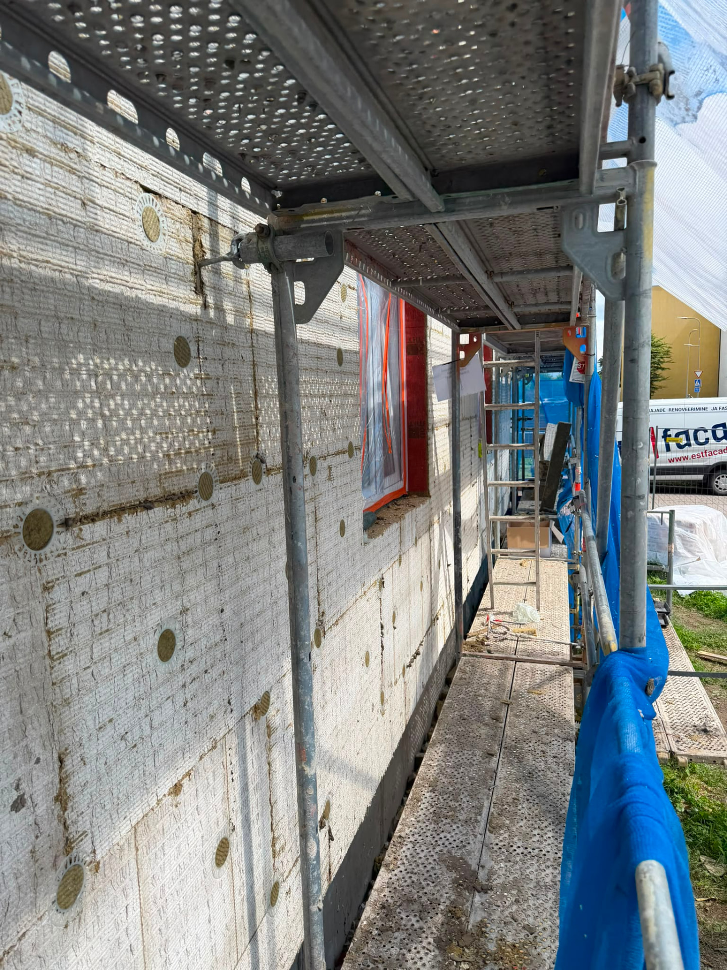 Fassaadi soojustustööd tellingutelt
